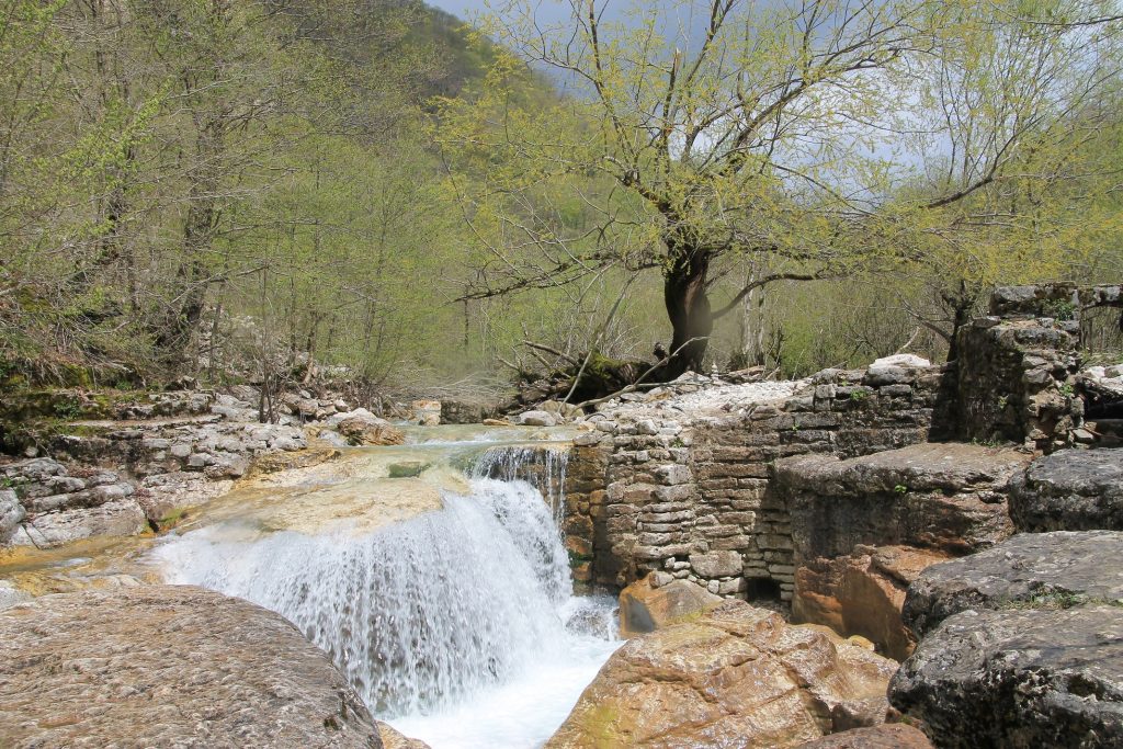 Stream to Kinchkha Waterfall