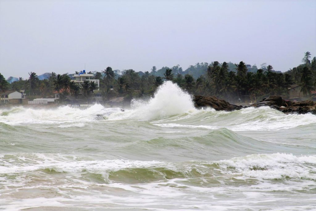 big waves breaking at the harbours mole