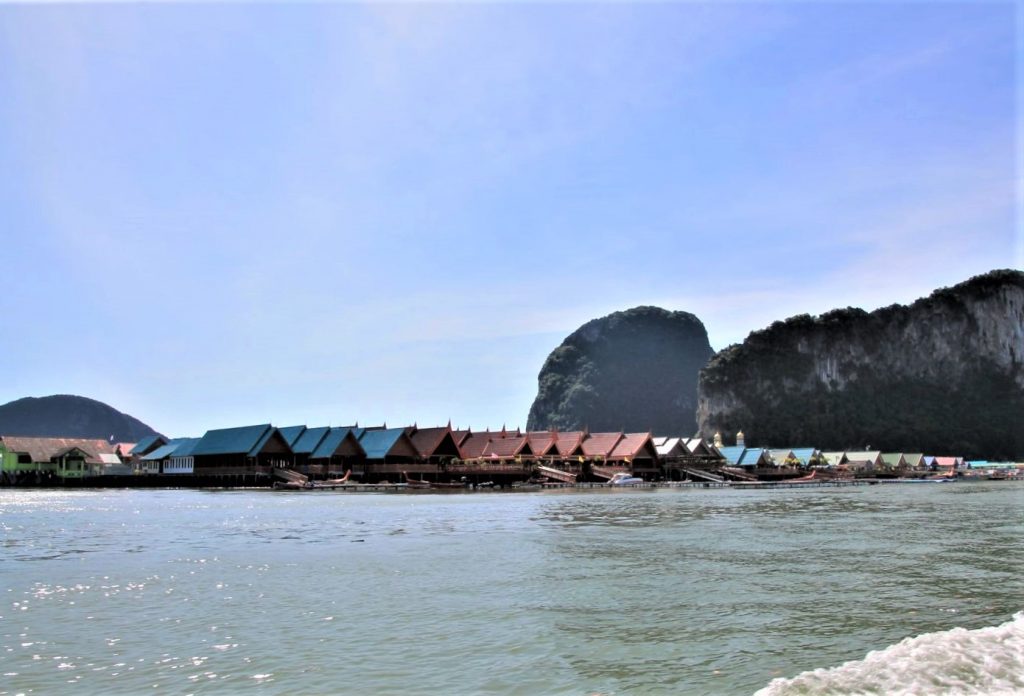 Food station Pan-Yee Island 